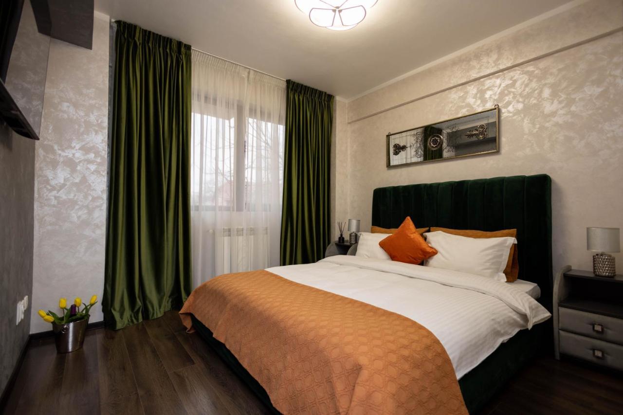 Central Apartament 3 Яш Екстериор снимка