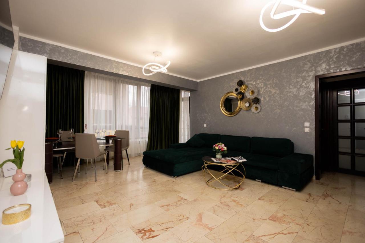 Central Apartament 3 Яш Екстериор снимка