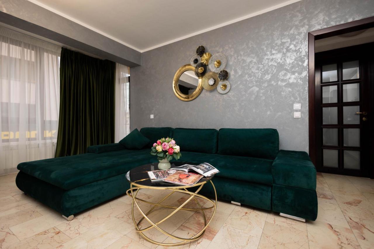 Central Apartament 3 Яш Екстериор снимка